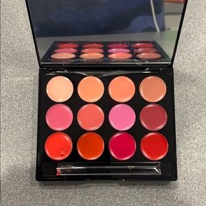 LIP STATEMENT PALETTE